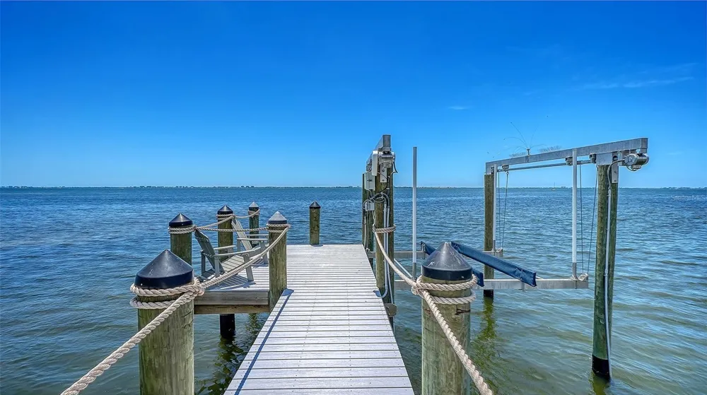 7418 WESTMORELAND DRIVE Sarasota, FL 34243