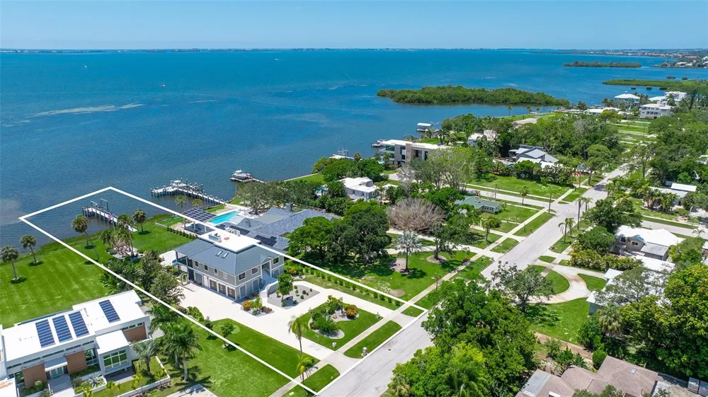 7418 WESTMORELAND DRIVE Sarasota, FL 34243