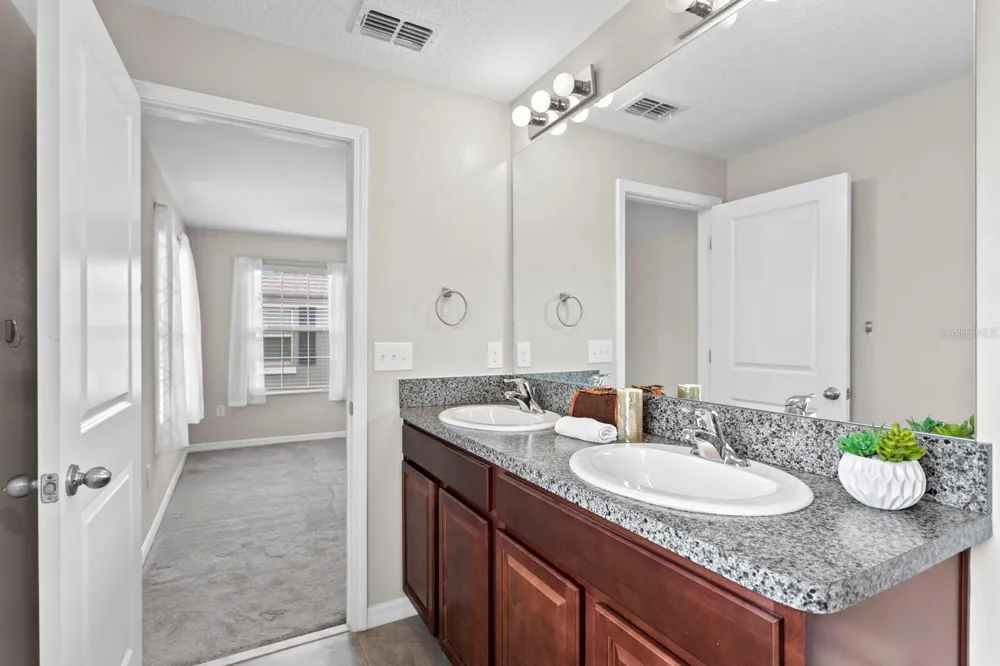 17402 CRUISER BEND Land O Lakes, FL 34638