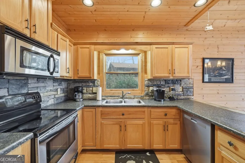 97 Fox Mountain Crossing RD Blue Ridge, GA 30513