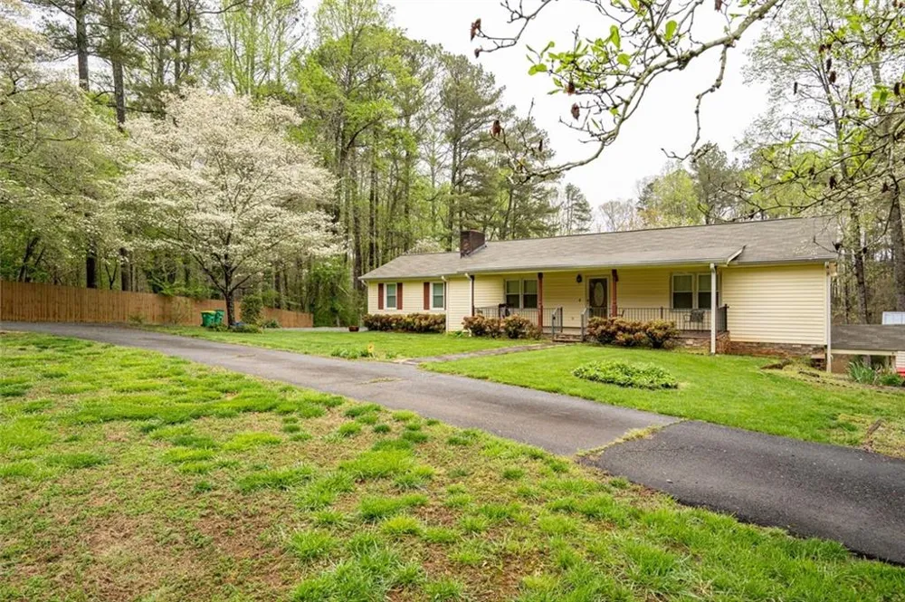 465 Dobbs Road #B Woodstock, GA 30188
