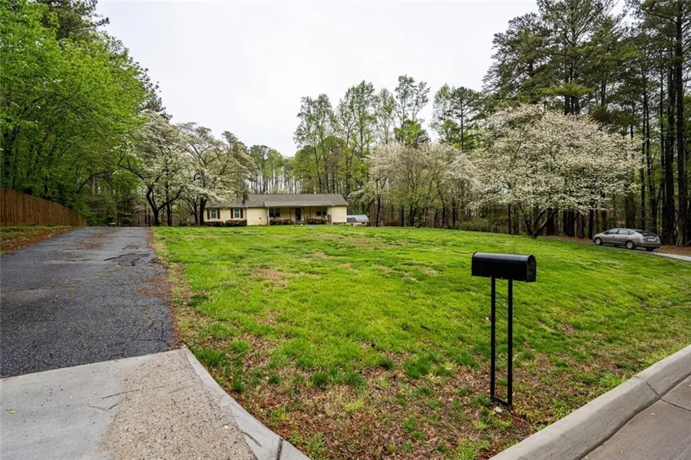 465 Dobbs Road #B Woodstock, GA 30188