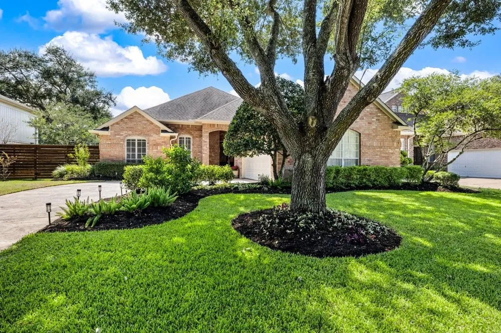 4 Crestwood Circle Sugar Land, TX 77478