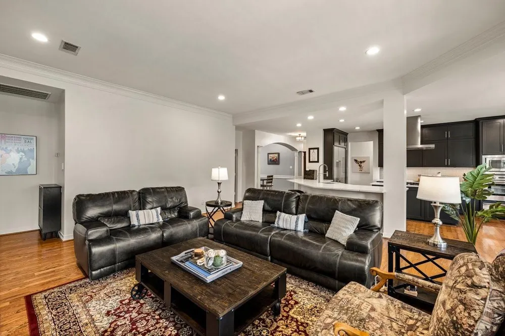 4 Crestwood Circle Sugar Land, TX 77478
