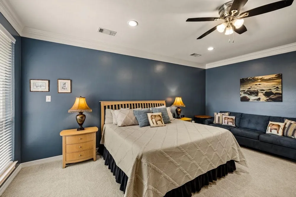 4 Crestwood Circle Sugar Land, TX 77478