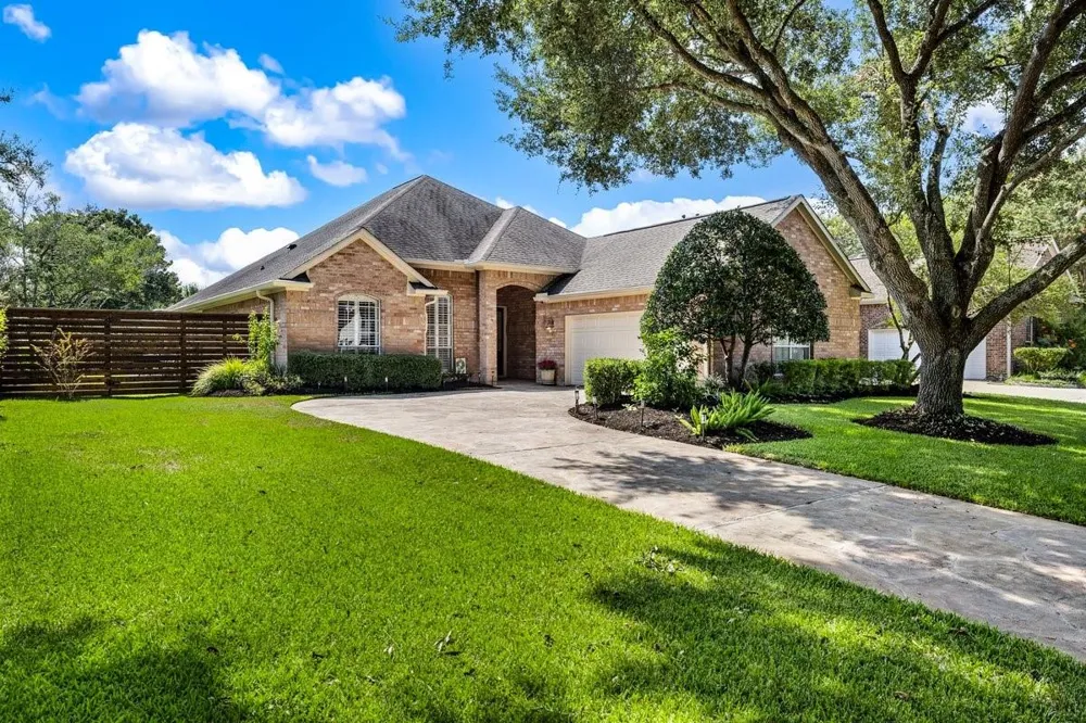 4 Crestwood Circle Sugar Land, TX 77478