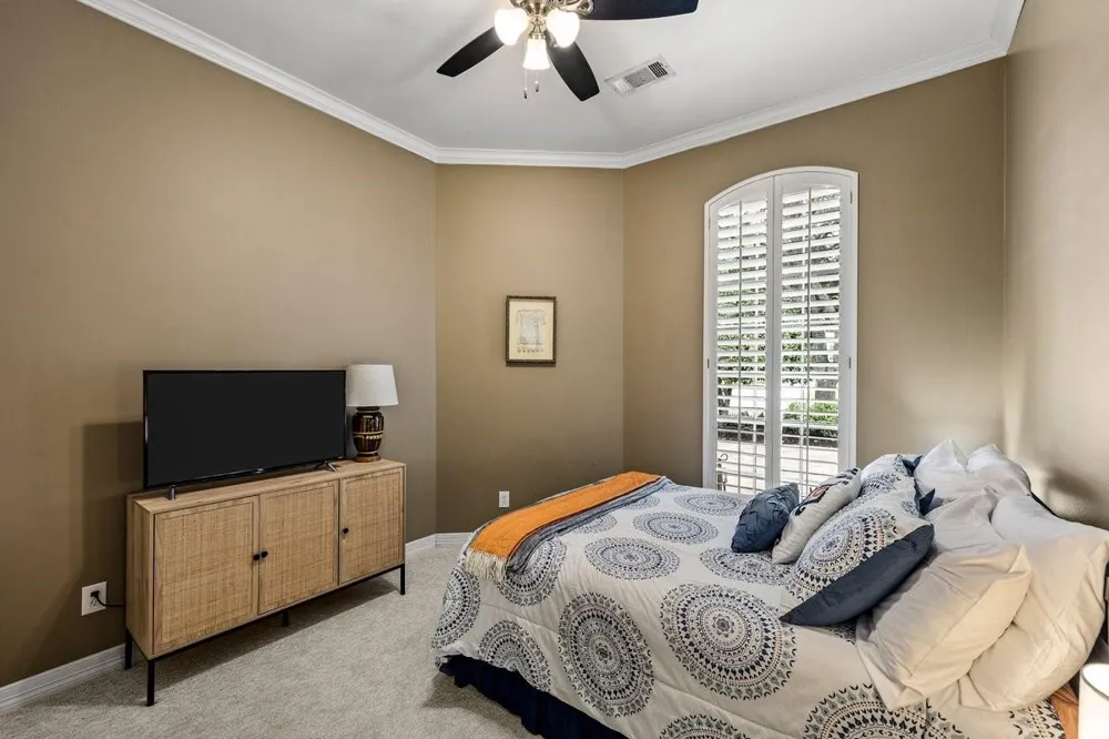 4 Crestwood Circle Sugar Land, TX 77478