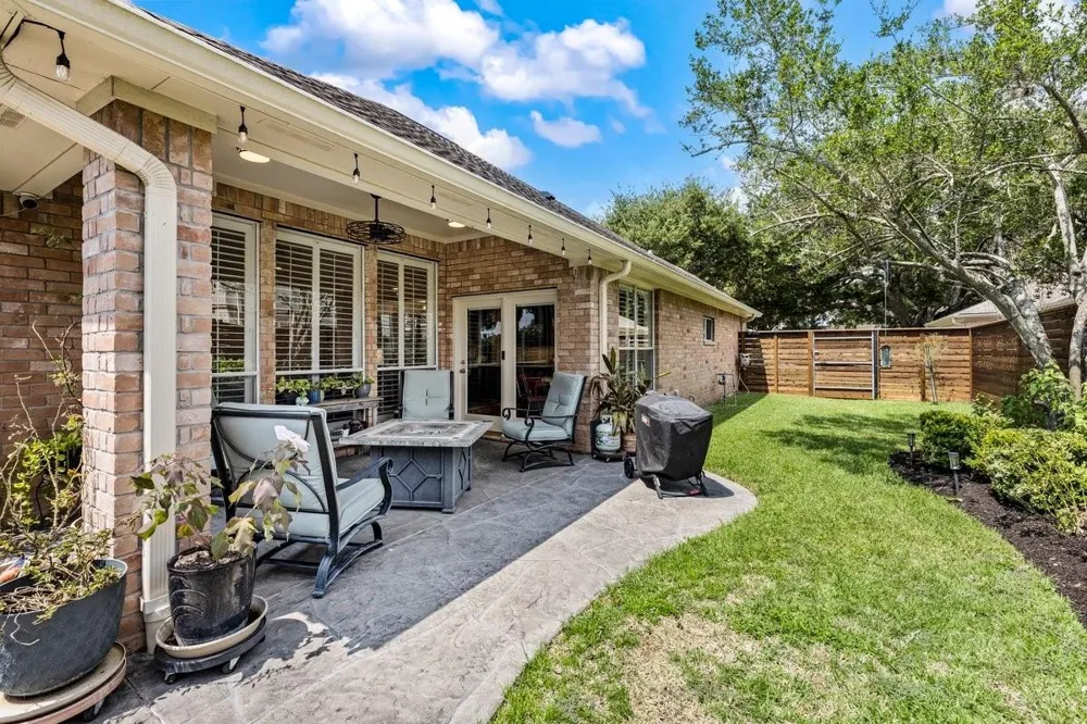 4 Crestwood Circle Sugar Land, TX 77478