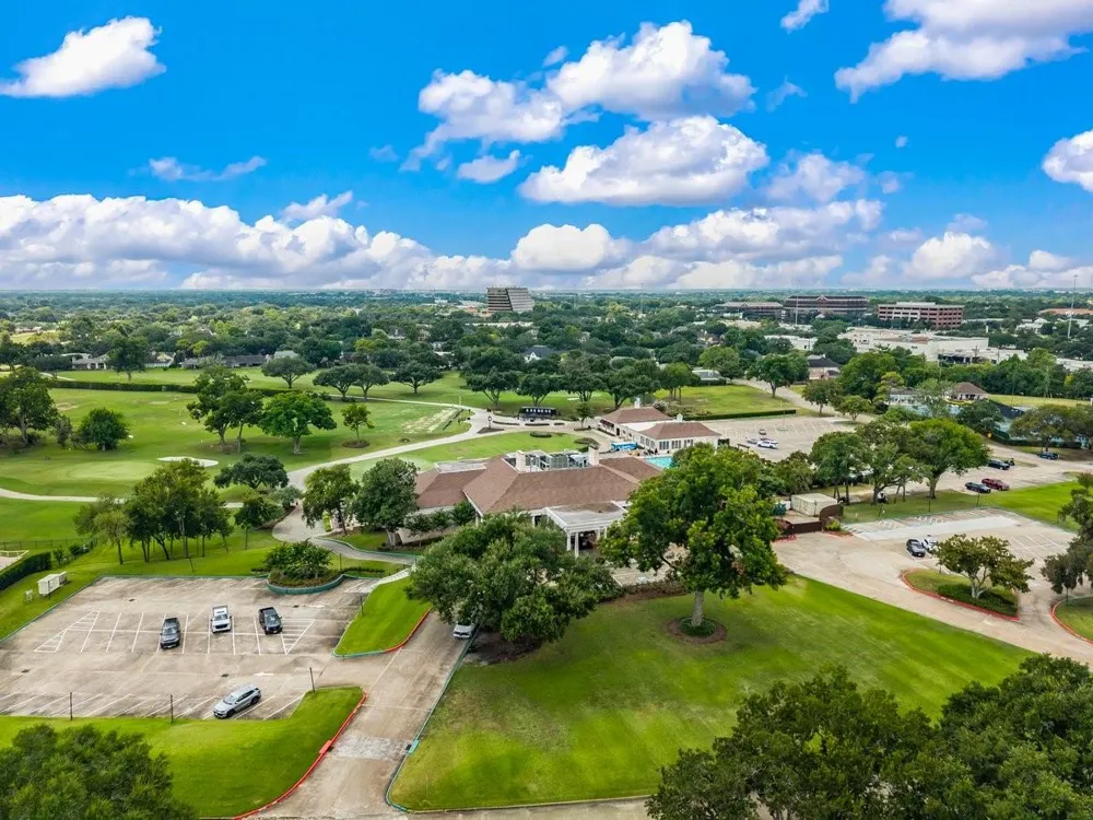 4 Crestwood Circle Sugar Land, TX 77478
