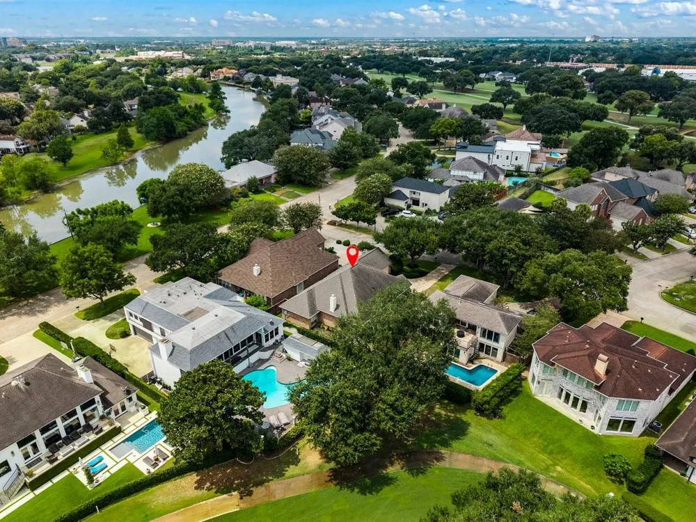 4 Crestwood Circle Sugar Land, TX 77478