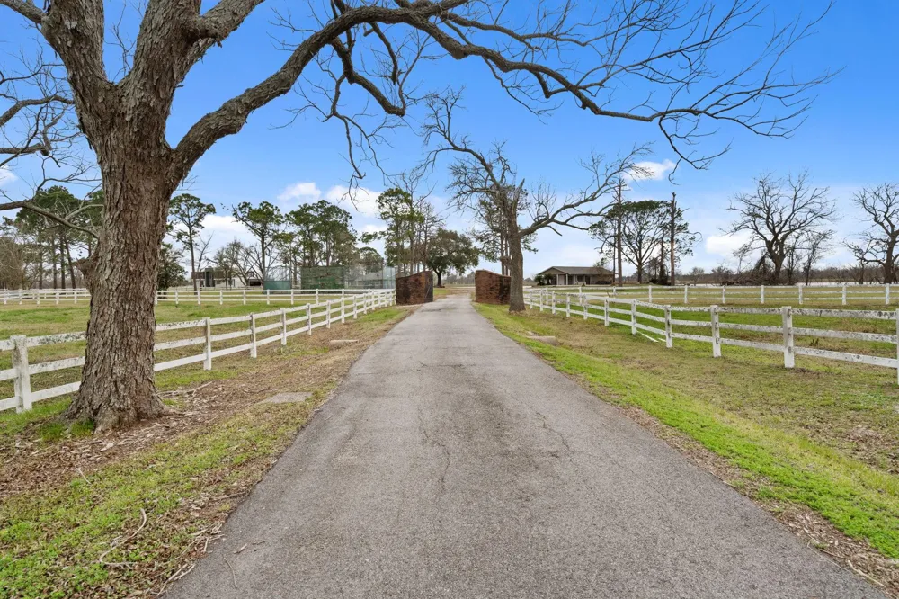 2935 W Fm 1462 Rosharon, TX 77583