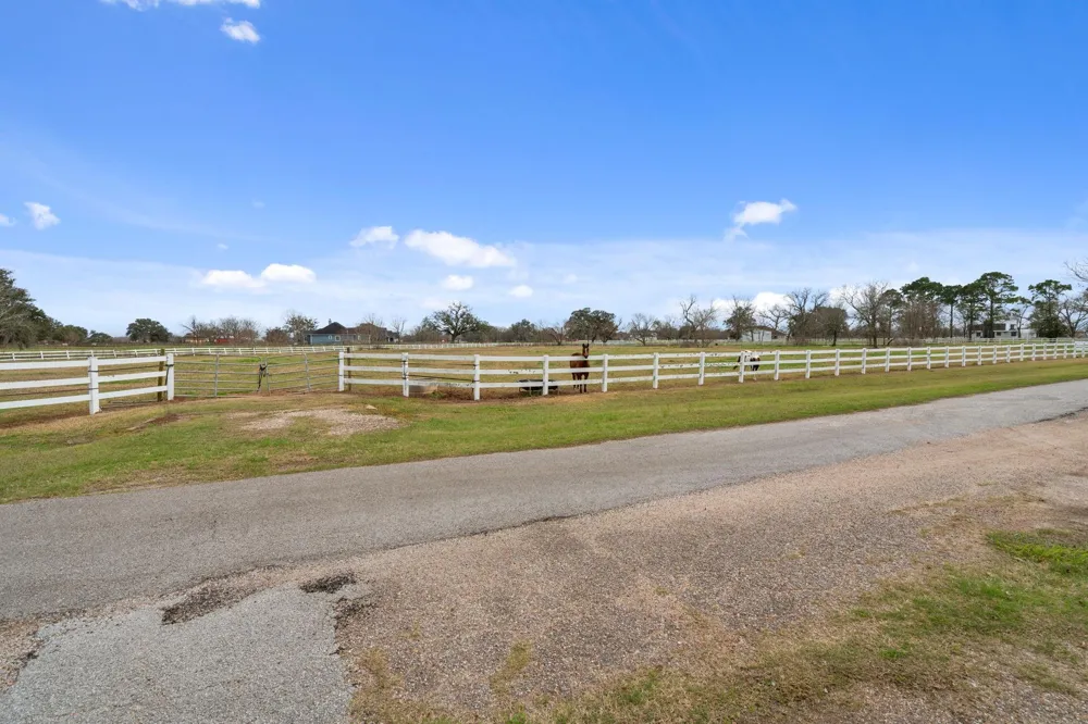 2935 W Fm 1462 Rosharon, TX 77583
