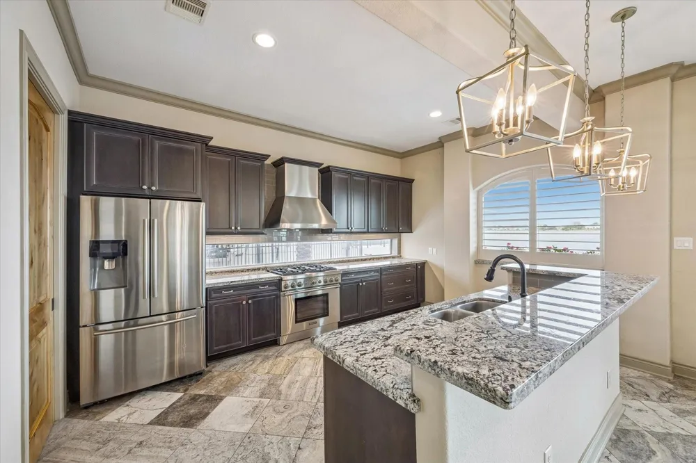 2466 Beacon Circle League City, TX 77573