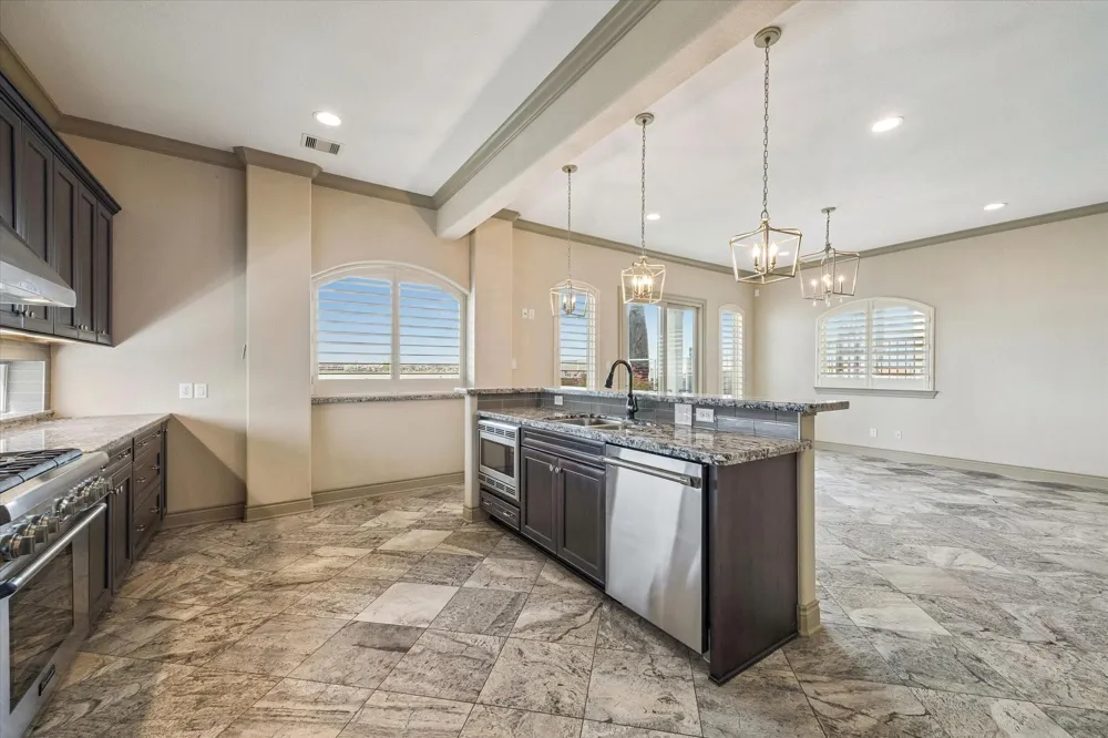 2466 Beacon Circle League City, TX 77573