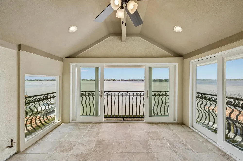2466 Beacon Circle League City, TX 77573