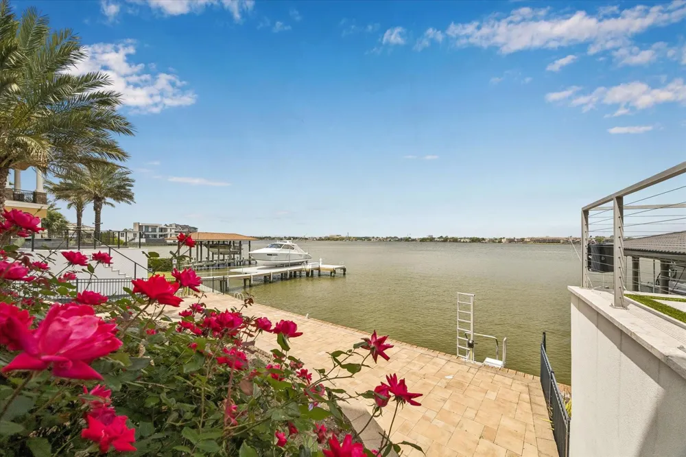 2466 Beacon Circle League City, TX 77573