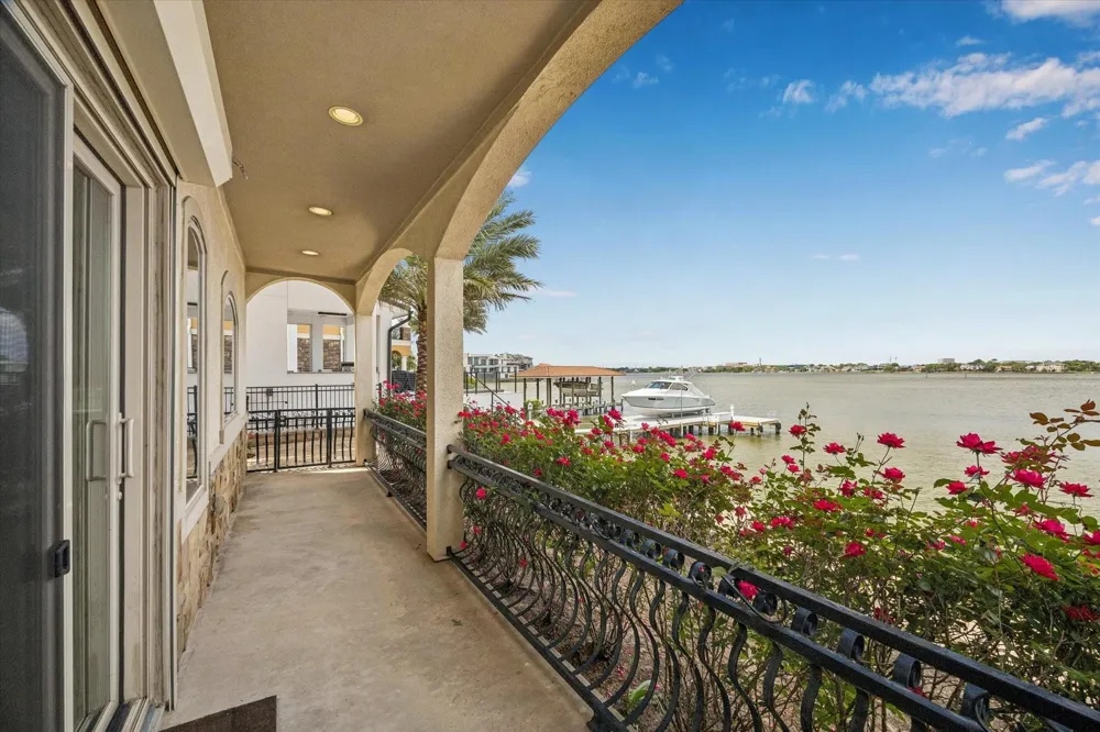 2466 Beacon Circle League City, TX 77573