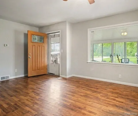 5082 Center Road