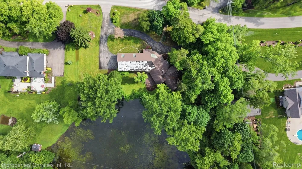 25310 Canterbury Road Franklin Village, MI 48025