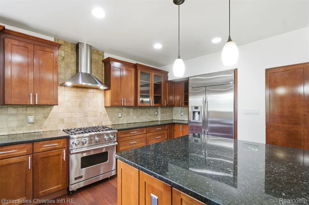 25310 Canterbury Road Franklin Village, MI 48025