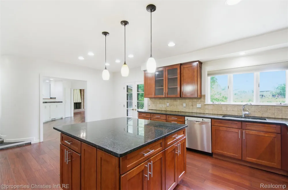 25310 Canterbury Road Franklin Village, MI 48025