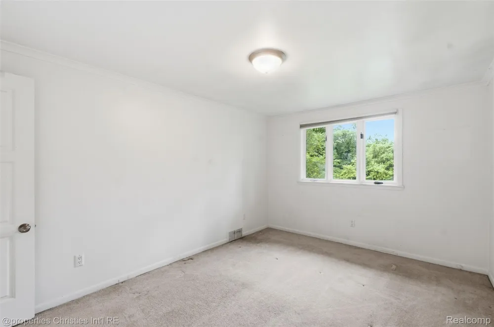 25310 Canterbury Road Franklin Village, MI 48025