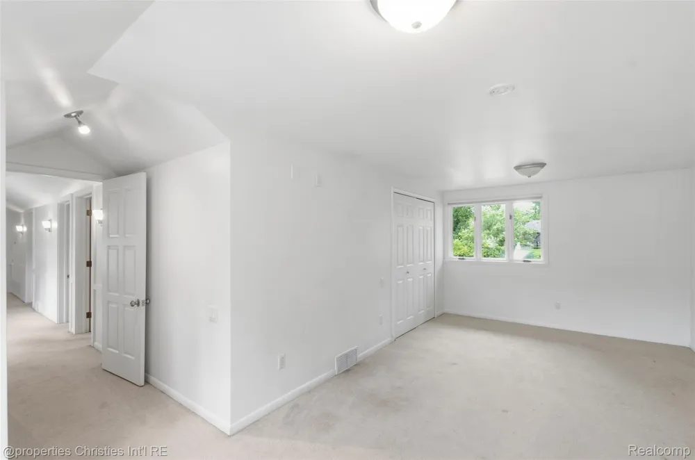 25310 Canterbury Road Franklin Village, MI 48025