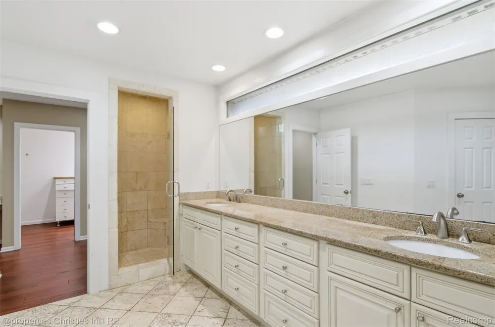 25310 Canterbury Road Franklin Village, MI 48025