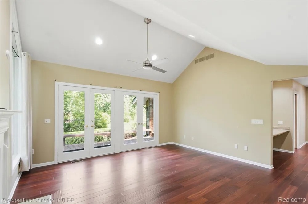 25310 Canterbury Road Franklin Village, MI 48025