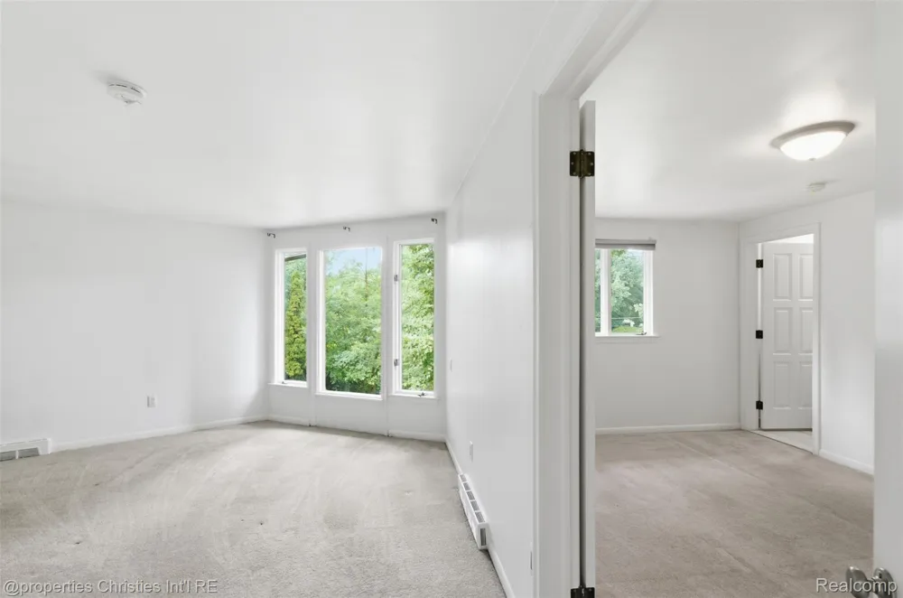 25310 Canterbury Road Franklin Village, MI 48025