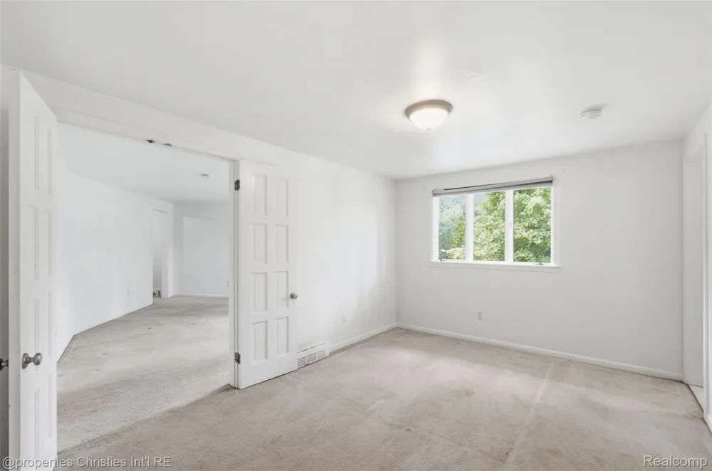 25310 Canterbury Road Franklin Village, MI 48025