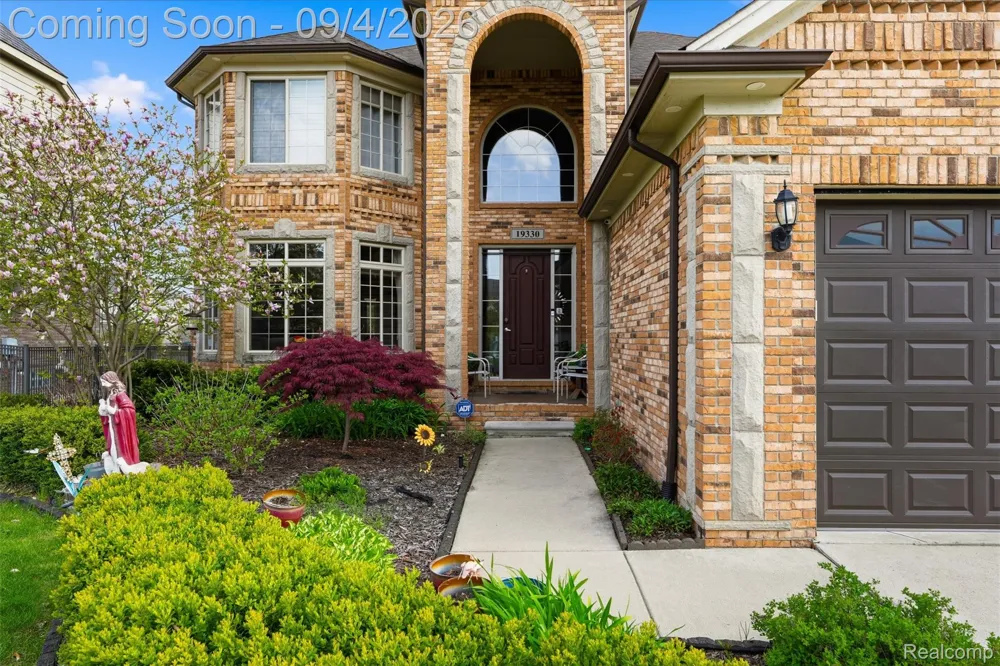 19330 Middle Branch Drive Macomb Township, MI 48044