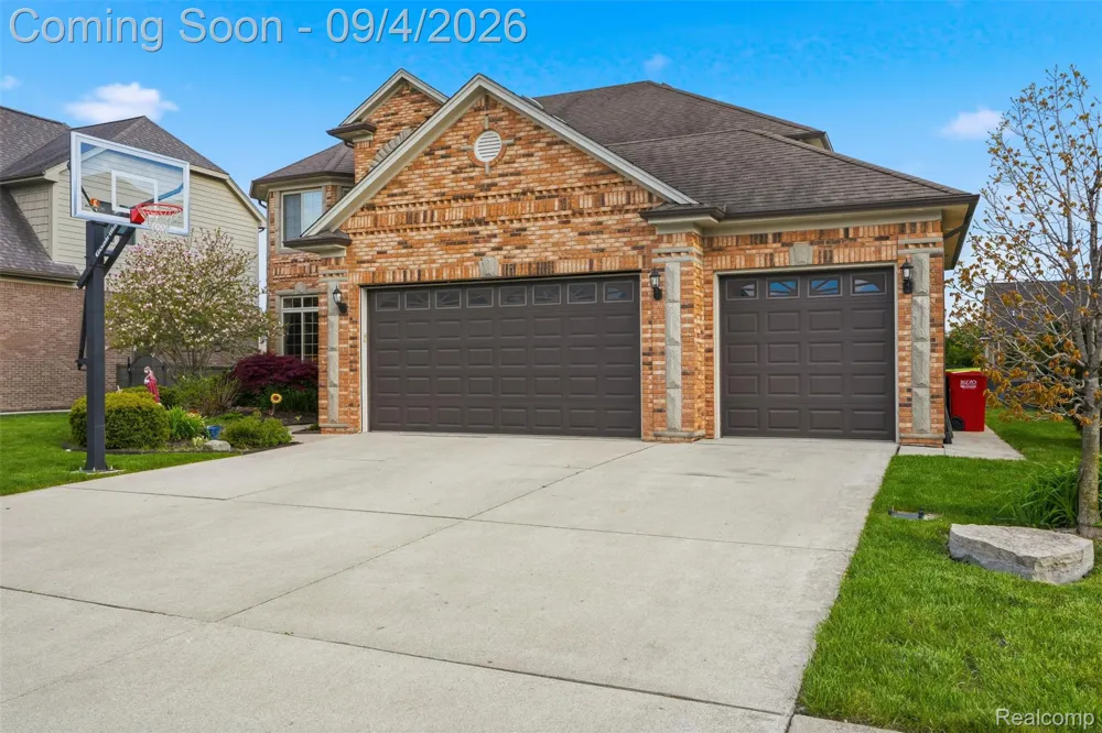 19330 Middle Branch Drive Macomb Township, MI 48044