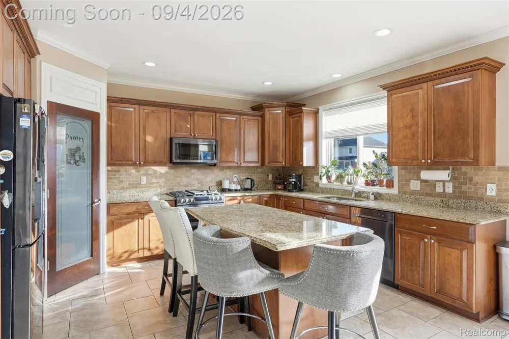 19330 Middle Branch Drive Macomb Township, MI 48044