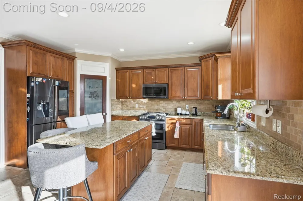 19330 Middle Branch Drive Macomb Township, MI 48044