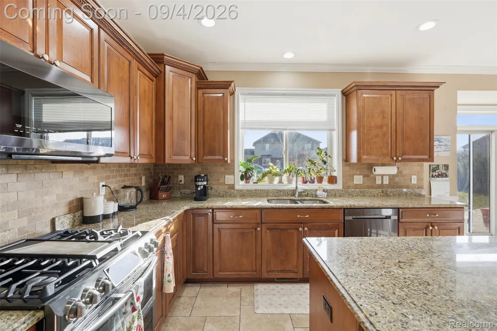 19330 Middle Branch Drive Macomb Township, MI 48044
