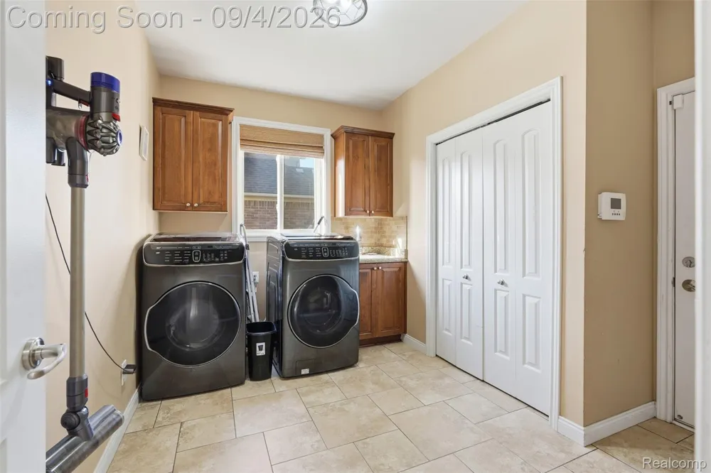 19330 Middle Branch Drive Macomb Township, MI 48044
