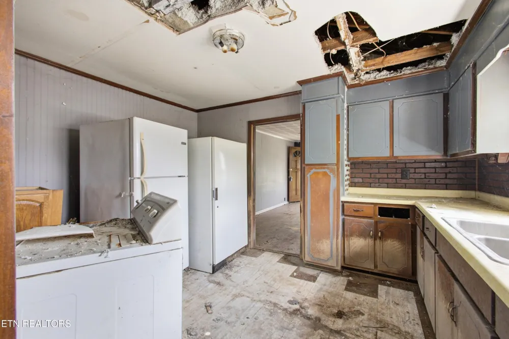 547 Henderson St Harriman, TN 37748