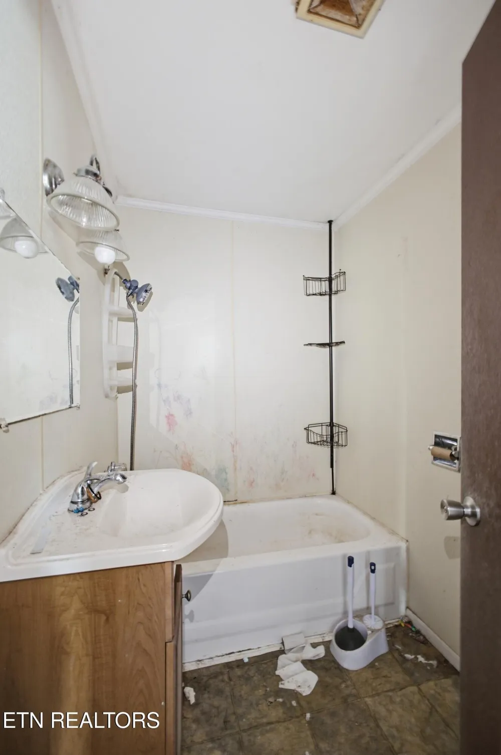 547 Henderson St Harriman, TN 37748