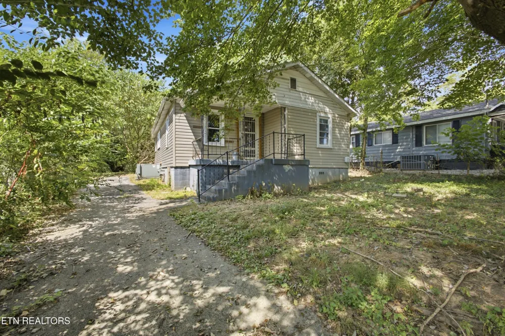 547 Henderson St Harriman, TN 37748