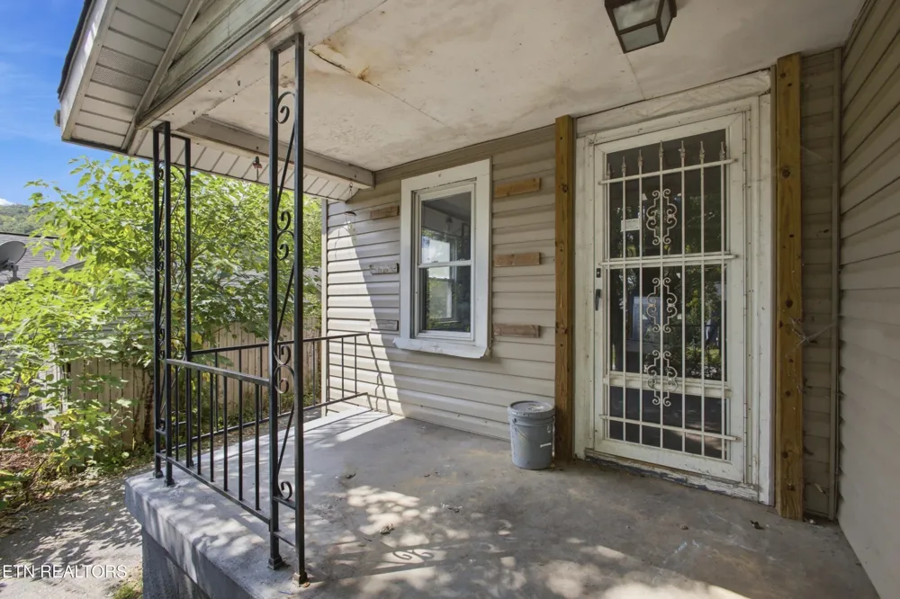 547 Henderson St Harriman, TN 37748