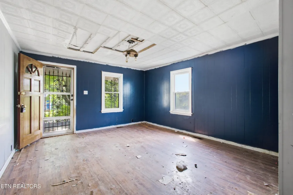 547 Henderson St Harriman, TN 37748