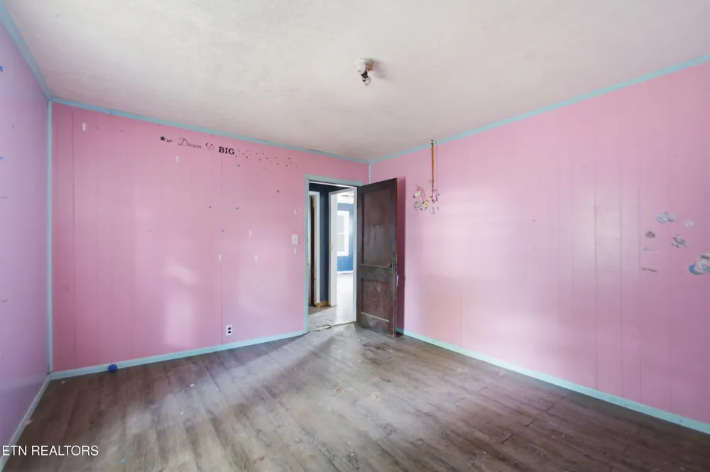 547 Henderson St Harriman, TN 37748