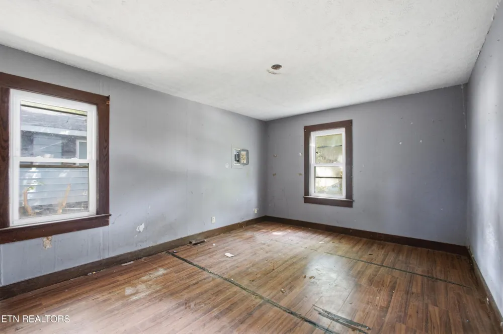 547 Henderson St Harriman, TN 37748