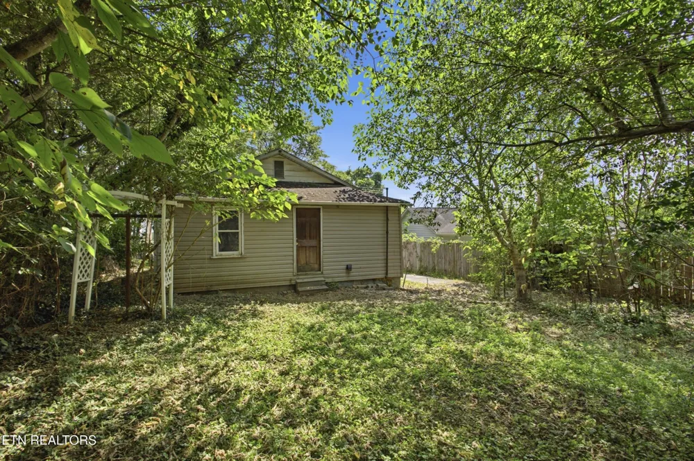 547 Henderson St Harriman, TN 37748