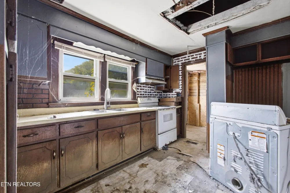 547 Henderson St Harriman, TN 37748