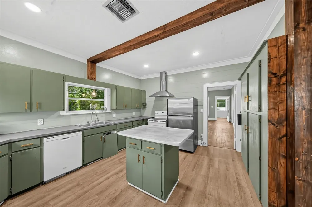 1203 KING AVENUE Lakeland, FL 33803