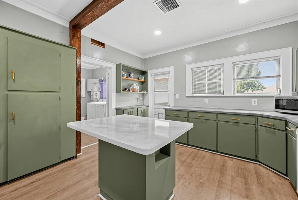 1203 KING AVENUE Lakeland, FL 33803