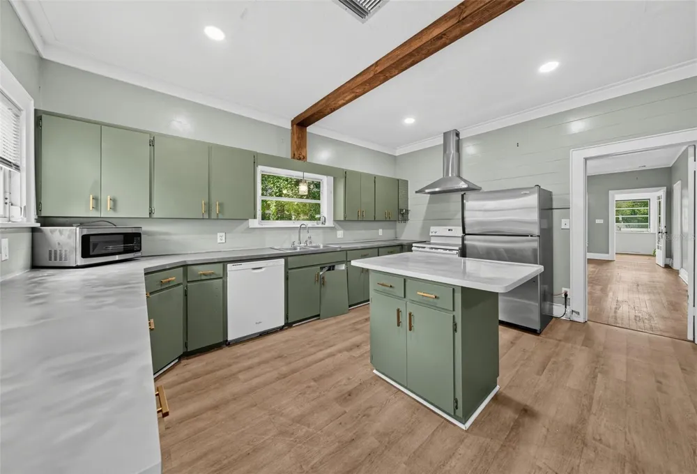 1203 KING AVENUE Lakeland, FL 33803