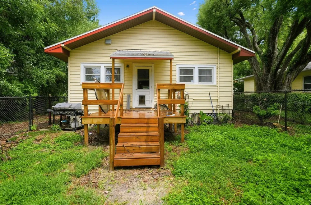 1203 KING AVENUE Lakeland, FL 33803